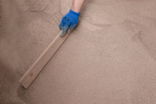 お庭の土を固める場所へ、ハイドサイドを平らに均そう! お庭の土を固める場所へ、ハイドサイドを平らに均そう!